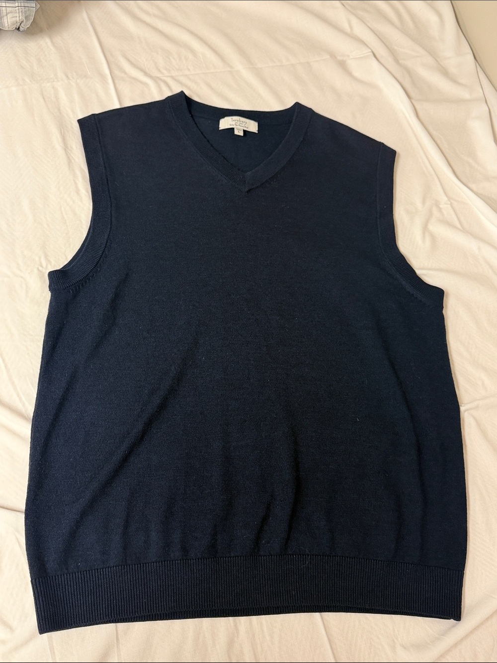 Turnbury Men's V-Neck Merino Wool Sweater Vest in Navy Large Like New